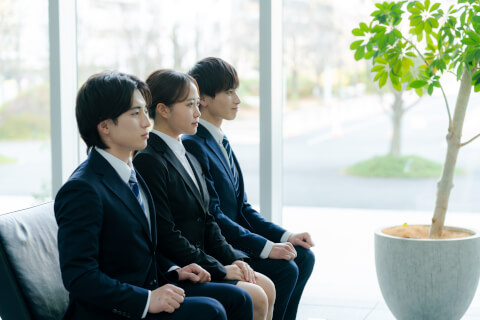 27卒_就活_面接待ち