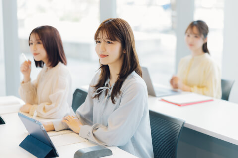 大学生活_授業_サークル_ゼミ_女子大生