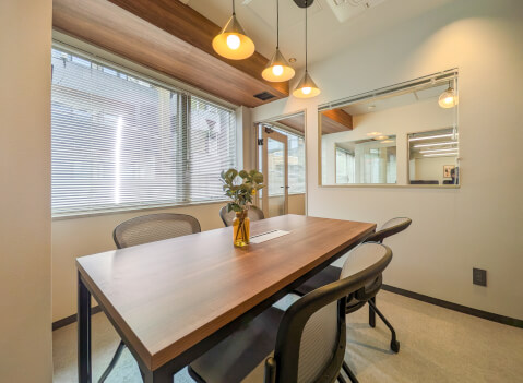 会議室内観_FULLHOUSE新オフィス