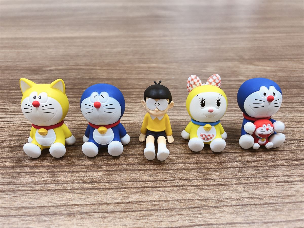 週刊ガチャ241 ちょこんと座るドラえもんにホッコリ 座るドラえもん ゲームドライブ ゲードラ