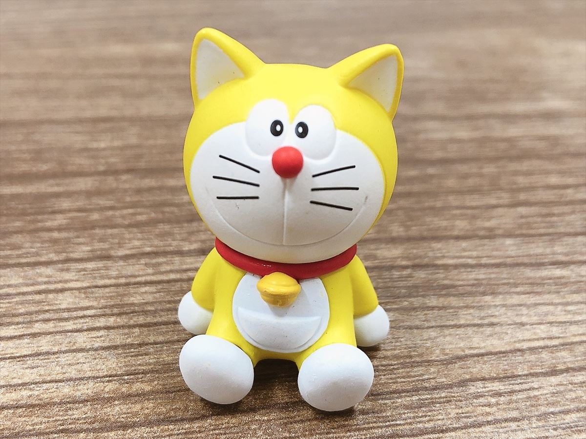 週刊ガチャ241 ちょこんと座るドラえもんにホッコリ 座るドラえもん ゲームドライブ ゲードラ