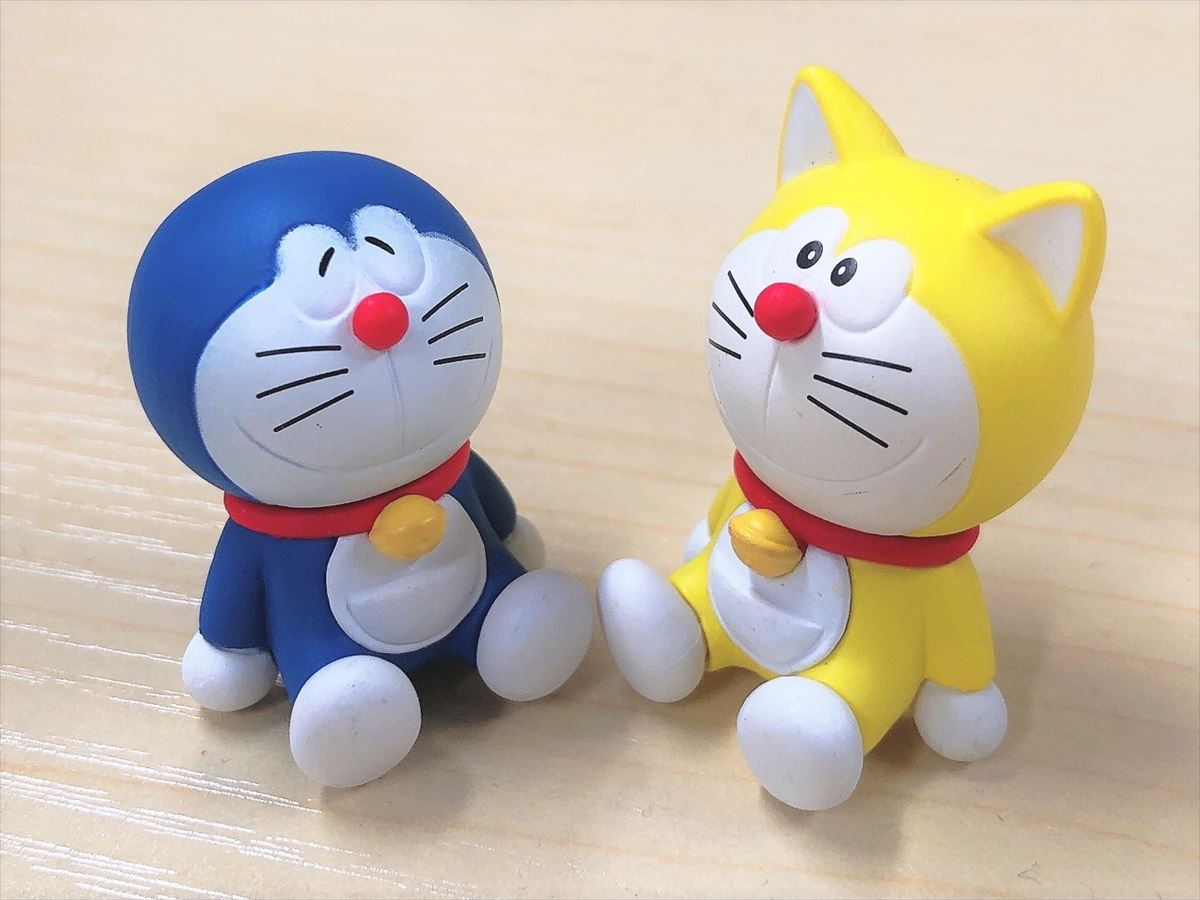 週刊ガチャ241 ちょこんと座るドラえもんにホッコリ 座るドラえもん ゲームドライブ ゲードラ