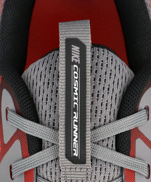 クリスマスsale　NIKE　プリーツ　ランニングランナー Nike、キッズ用コズミック ランナーにより次世代のランニングを新たに