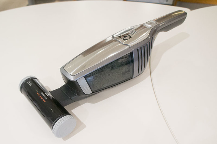 布団ノズルをハンディー掃除機に装着したところ