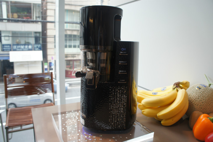 6月10日に東京の日本橋三越本店で発売される30台限定モデルの「クリスタル・エディション」