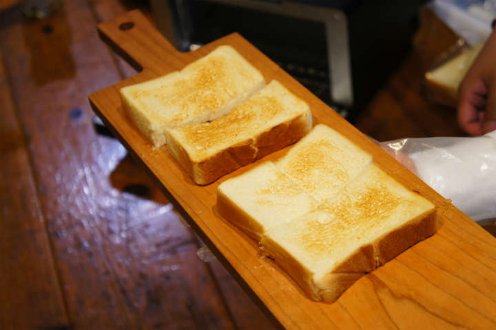 トーストが焼き上がったところ