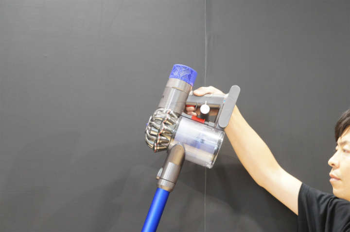 ダイソン V6は、電源をオンにしてもスモークが漏れることがなかった