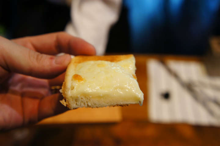 チーズトーストモードで焼いたチーズトースト
