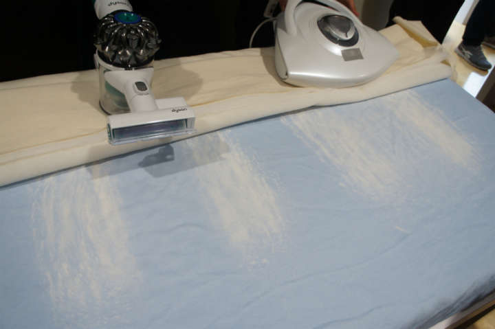 他社のふとん専用掃除機に比べて、吸引力の高さを証明する形となった