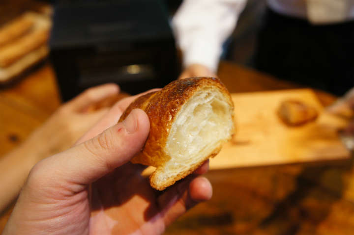 クロワッサンも外はサクッと、中はしっとりと仕上がっていた