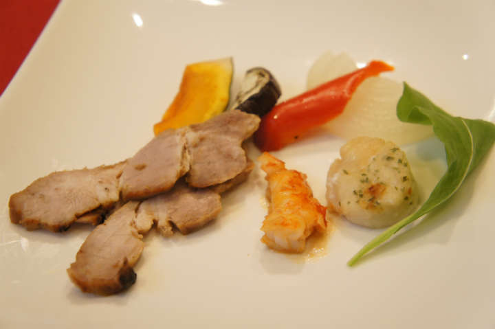 エビ、ホタテ、豚肉、カボチャ、なす、玉ねぎ、パプリカそれぞれにしっかりと火が通っており、おいしく食べられた