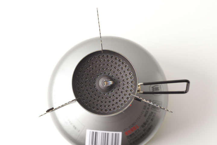 火口は広め。小さな中心部以外すべてから炎が噴出し効率良くあてられる