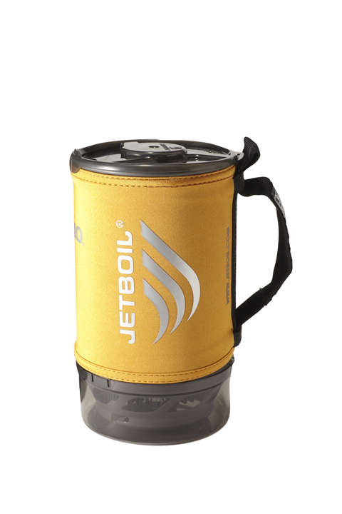 バーナー本体やスタンドなどはすべて専用クッカー内に収納する。ガスカートリッジも一緒に収納できるので、これでバーナー関連フルセットだ