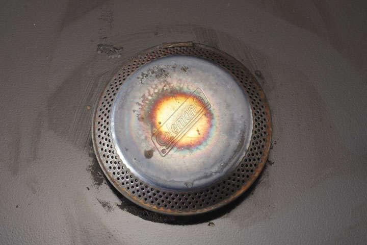 環状で真上に火が上がる火口は、大型鍋も苦にしない