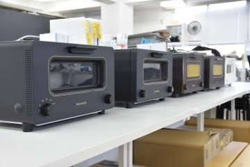 オフィスには「BLAMUDA The Toaste」rが出来るまでに作られたサンプルが並ぶ