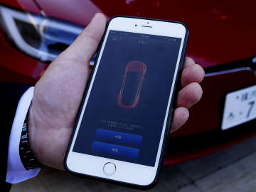 テスラ モデルS“サモン”