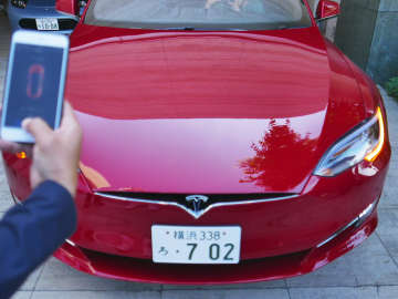 テスラ モデルS“サモン”