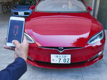 テスラ モデルS“サモン”