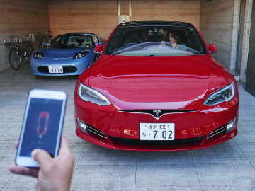 テスラ モデルS“サモン”