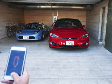 テスラ モデルS“サモン”