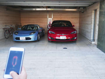 テスラ モデルS“サモン”