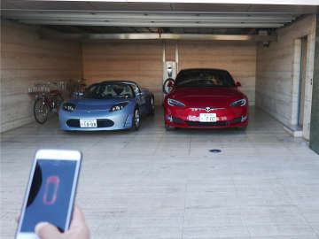 テスラ モデルS“サモン”