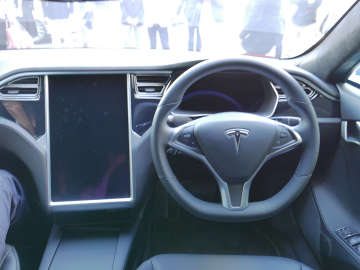 テスラ モデルS“サモン”