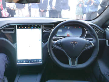 テスラ モデルS“サモン”