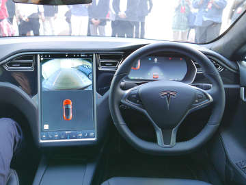 テスラ モデルS“サモン”