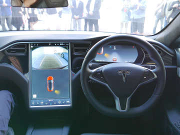 テスラ モデルS“サモン”