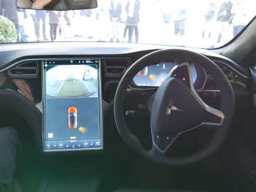 テスラ モデルS“サモン”