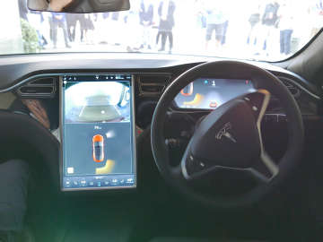 テスラ モデルS“サモン”