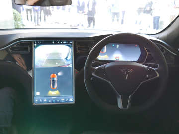 テスラ モデルS“サモン”