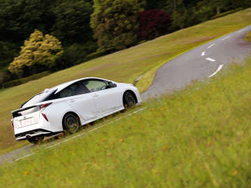 TRD プリウス