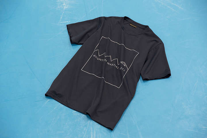 マウンテンマーシャルアーツのTシャツ。吸汗速乾性に優れている。