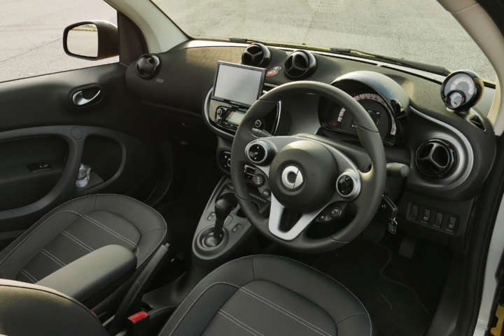 スマート フォーツー カブリオ ターボ リミテッド