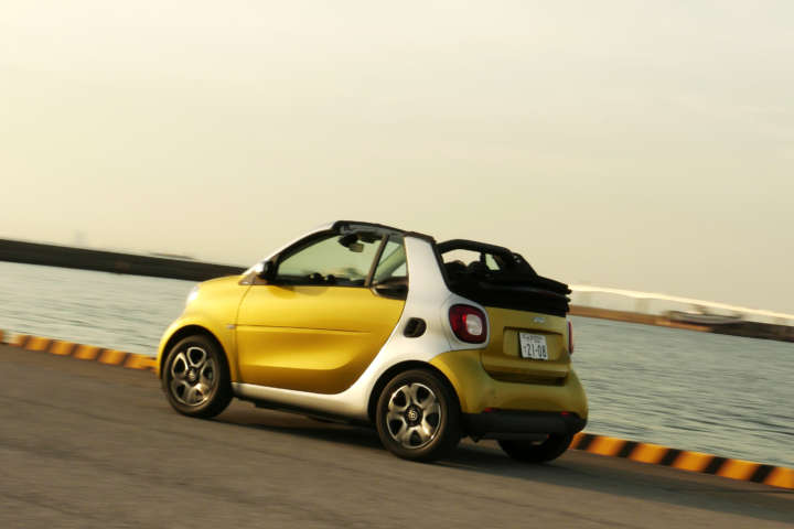 スマート フォーツー カブリオ ターボ リミテッド