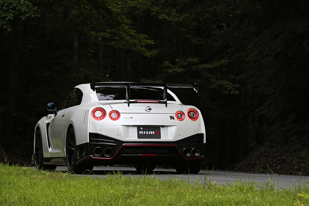 日産ワークス Nismo 試乗 ニュル最速仕様のgt Rは 荒れたコーナーでも驚きの速さ Gp Part 2