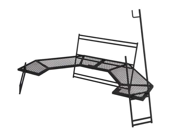 まるでコックピット！半円状の耐火テーブルでキャンプを機能的にカッコ