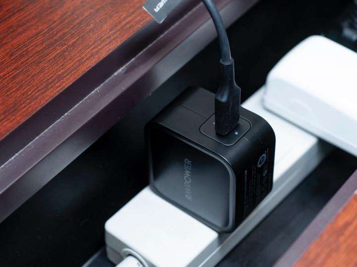 スマホ 急速 充電 器