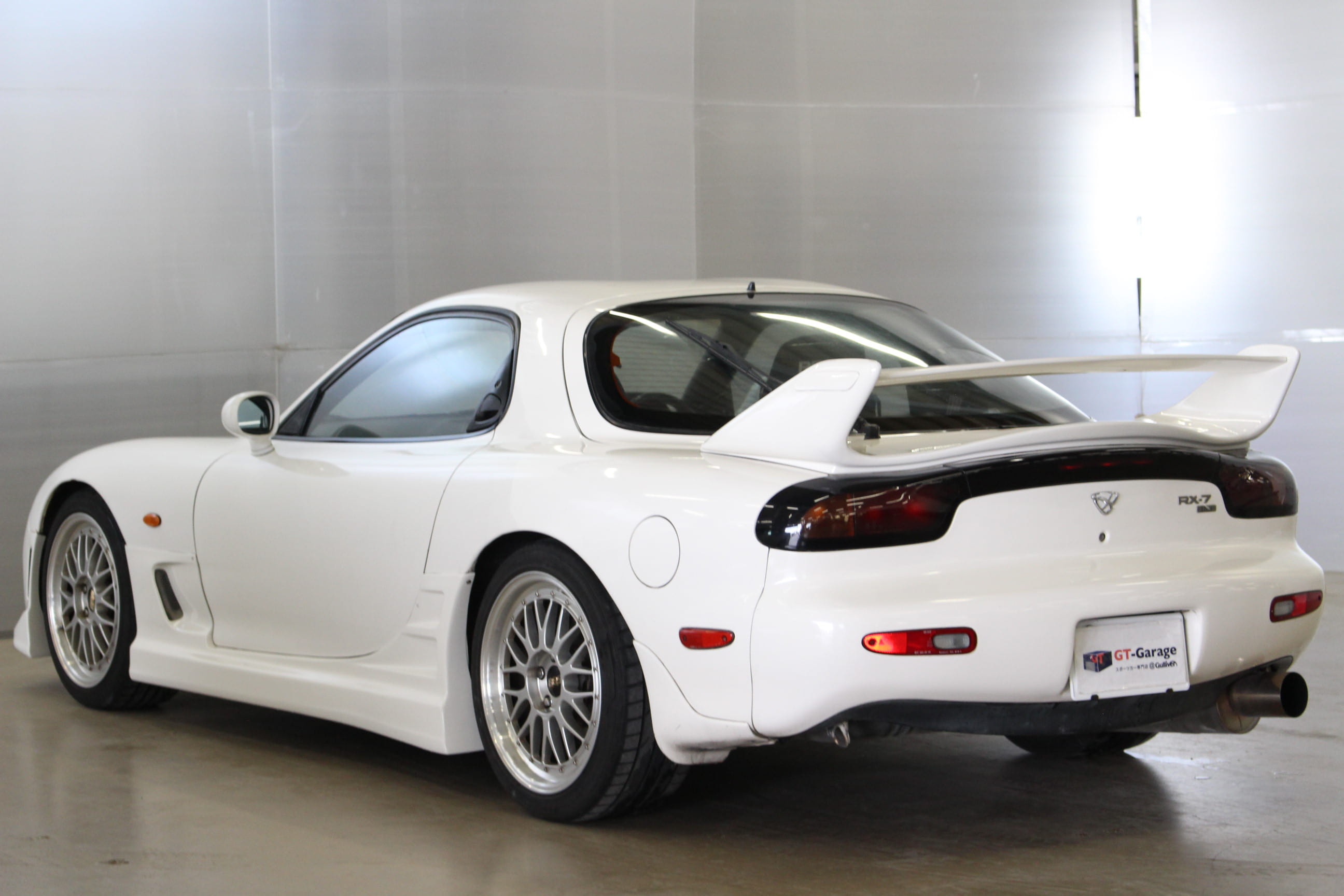 Fd3型白 Gt Garage