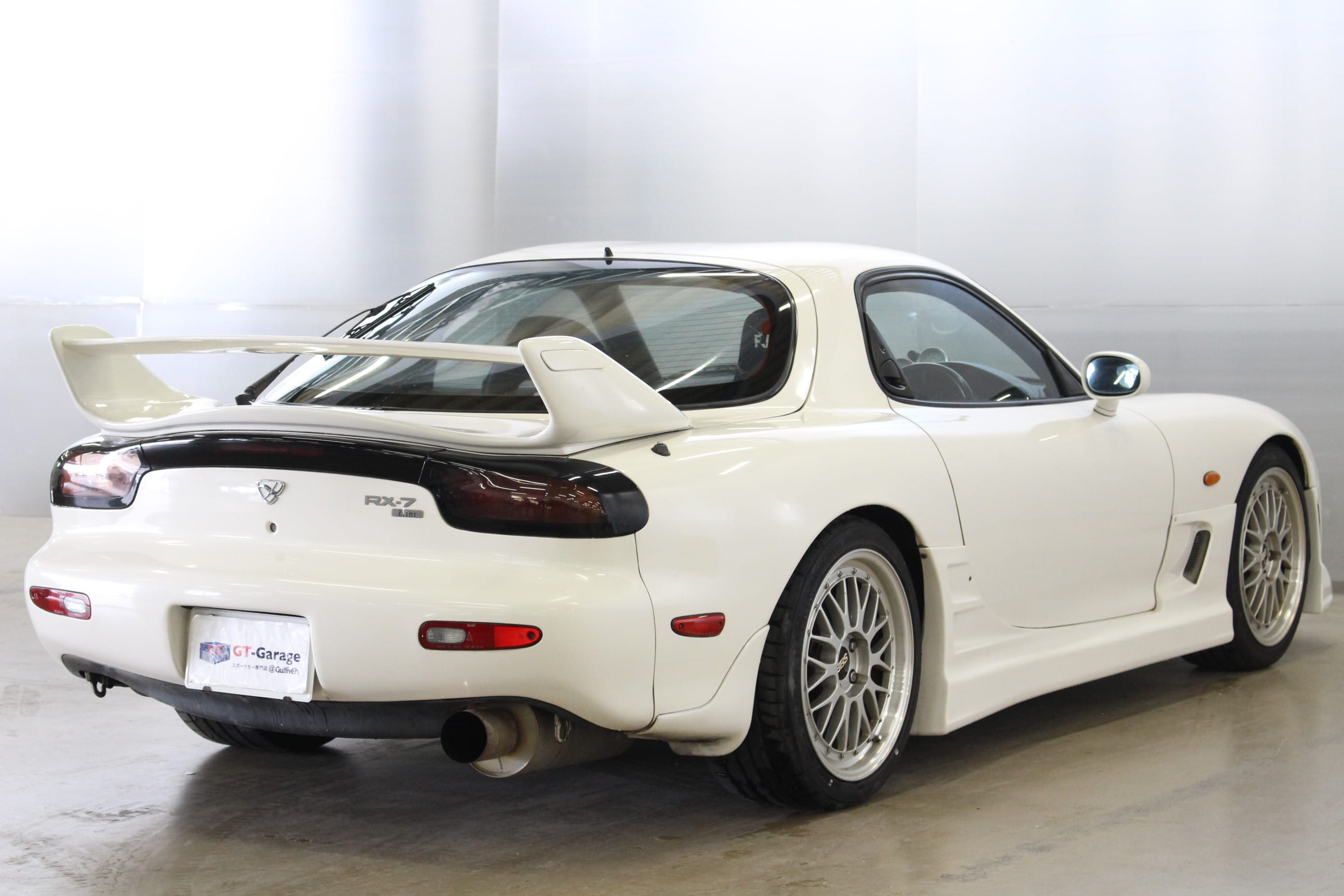 Fd3型白 Gt Garage