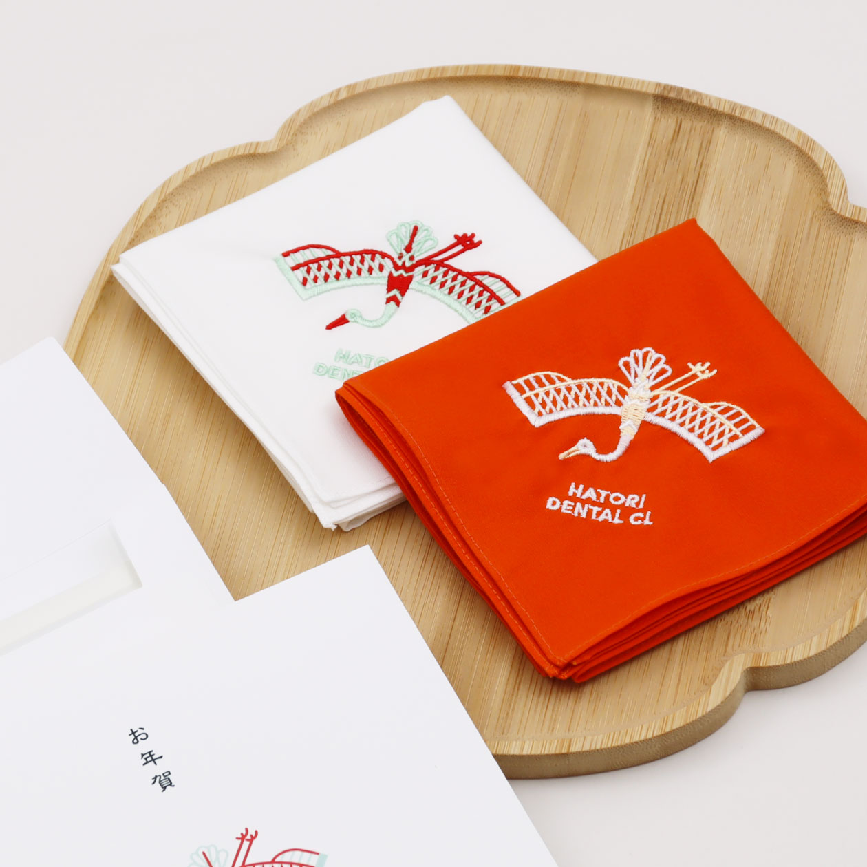 鶴の刺繍入り お祝い用名入れハンカチギフト