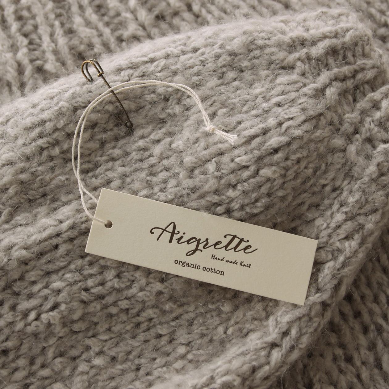 ニットのブランドタグ