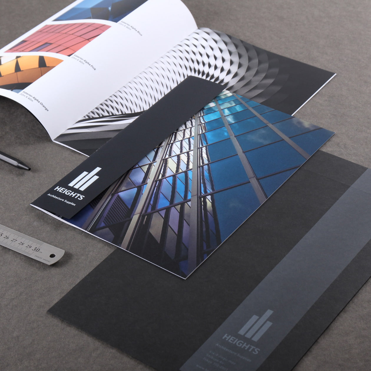 写真が印象的な会社案内