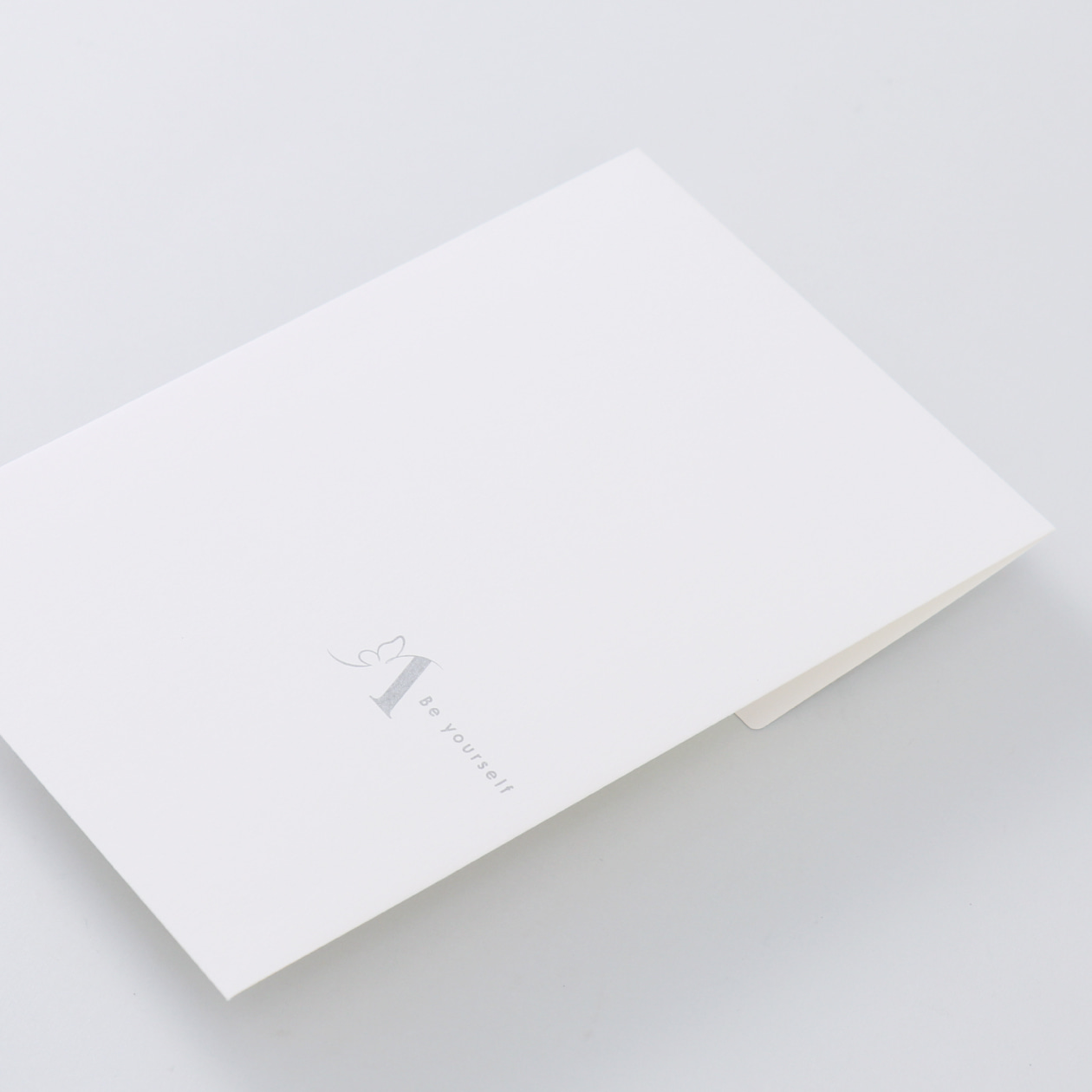 コンセプトワードが際立つデザインの封筒（Cotton スノーホワイト）