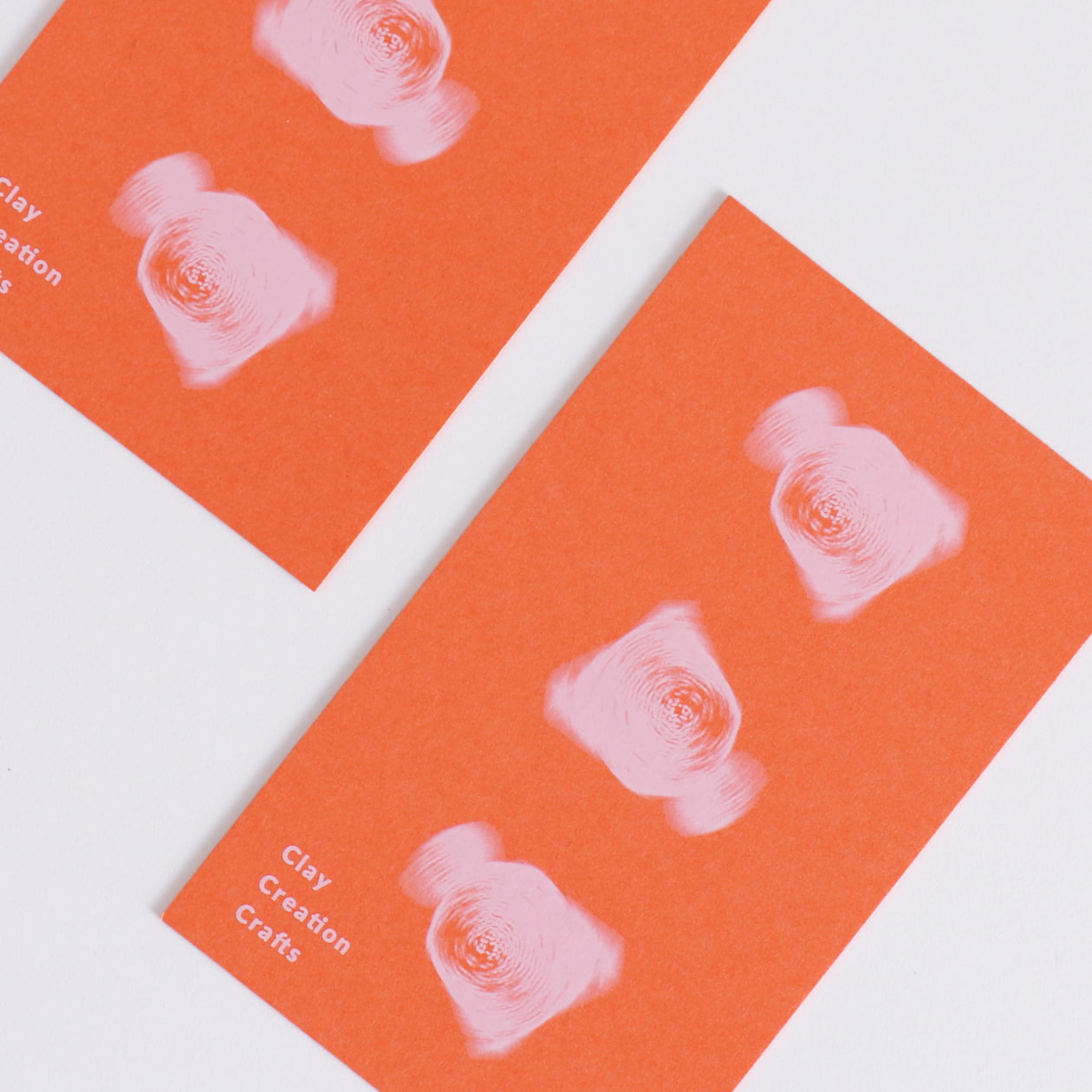 コントラストが印象に残る名刺（ボード紙 オレンジ）