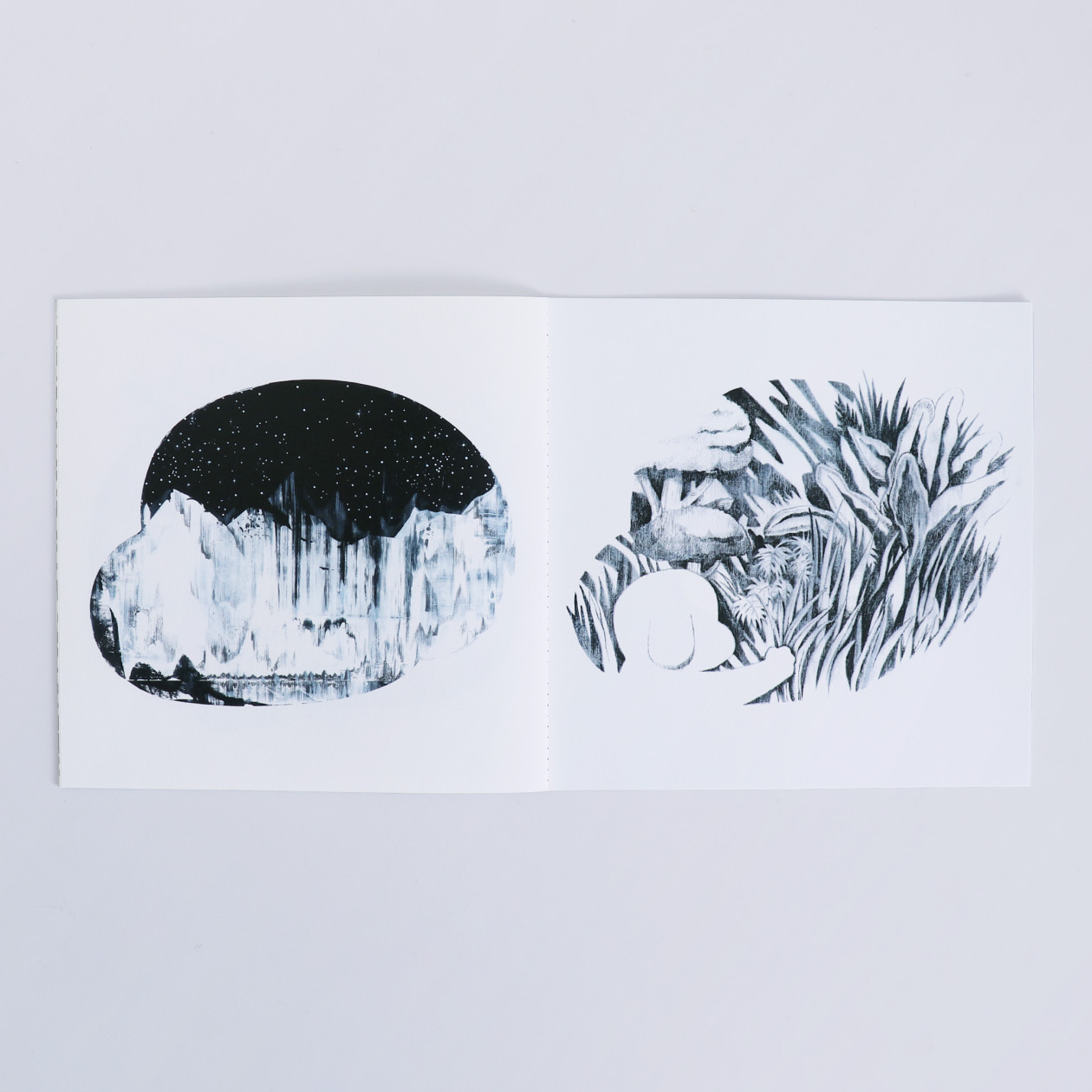 表紙を犬の形に切り抜いたZINE（Cotton スノーホワイト） | 羽車公式