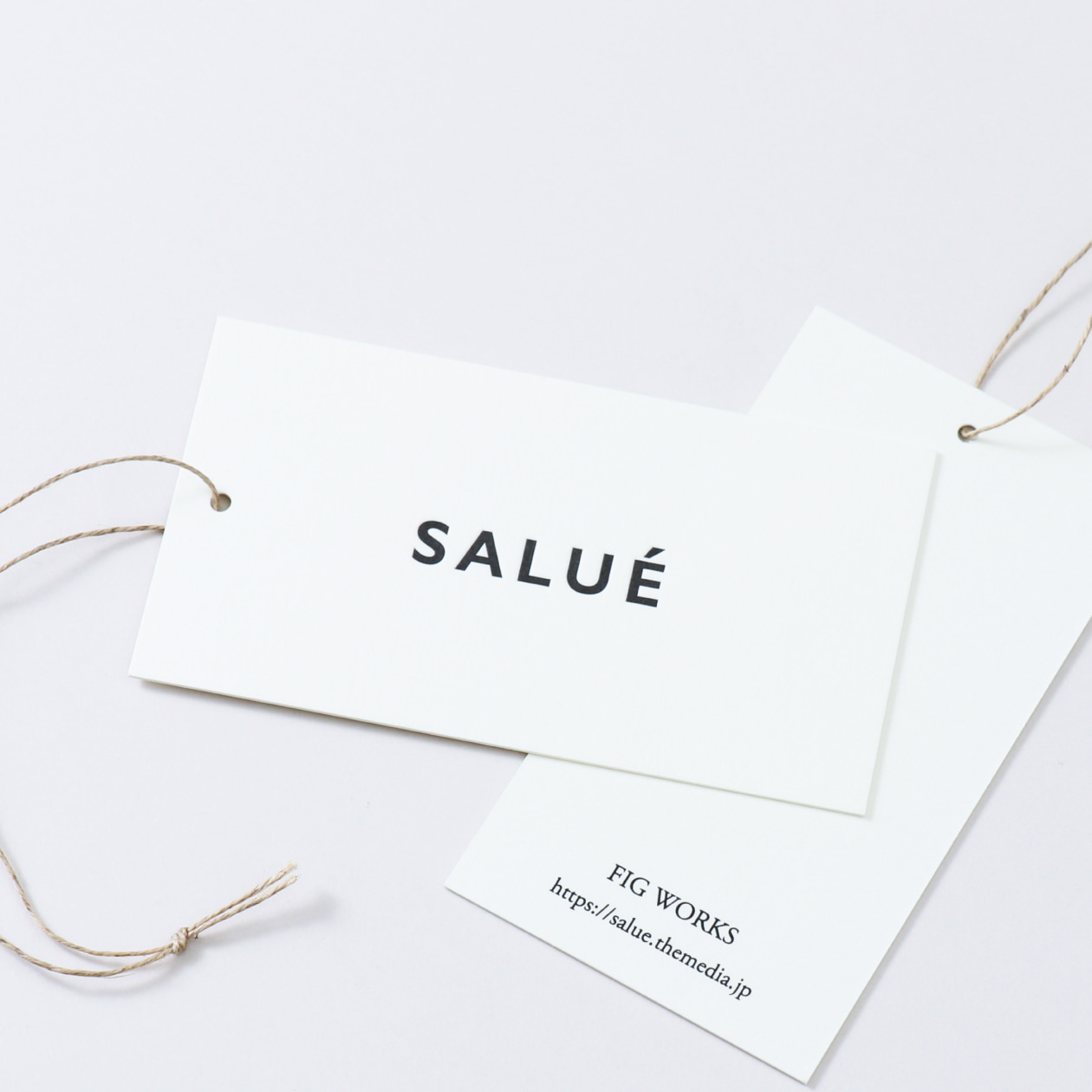 ロゴと余白を活かしたタグ（クッション 0.8mm）