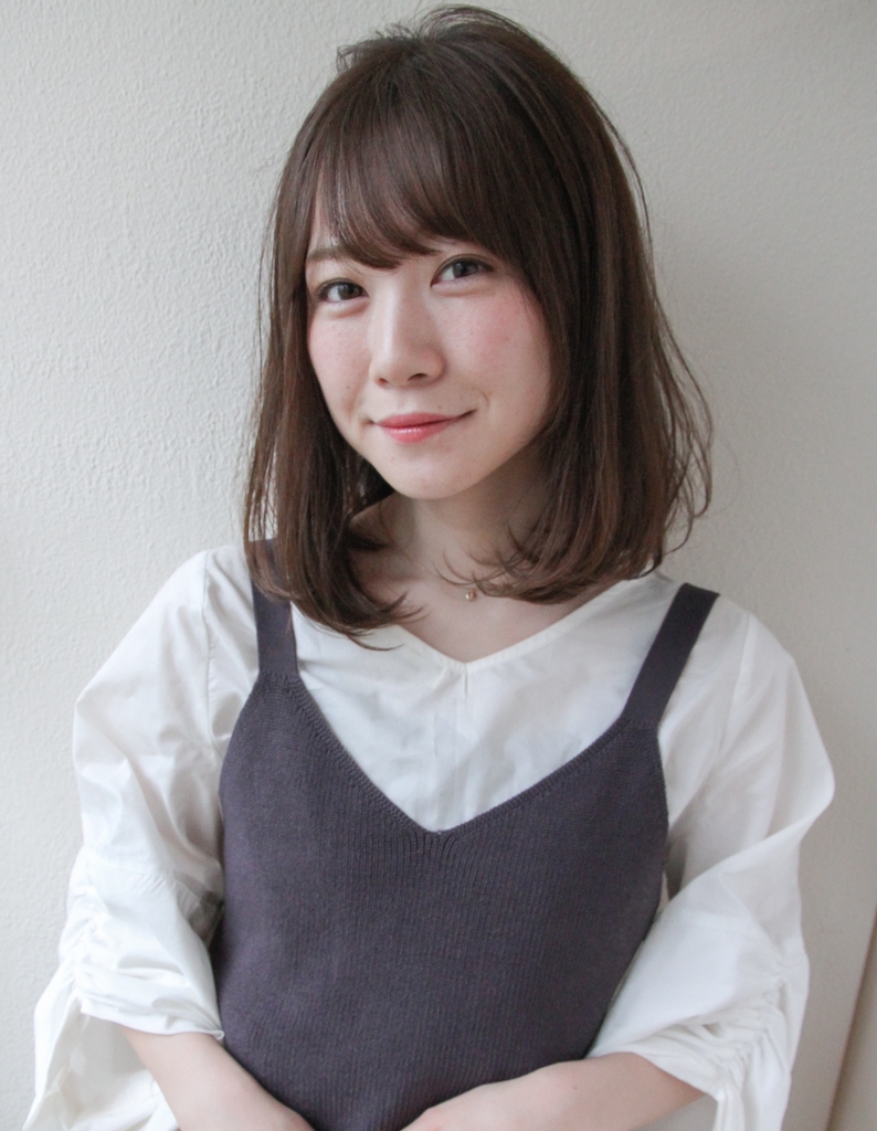 大人かわいいミディアムグレージュ小顔ワンカールヘアスタイル Sr 5 ヘアカタログ 髪型 ヘアスタイル Afloat アフロート 表参道 銀座 名古屋の美容室 美容院